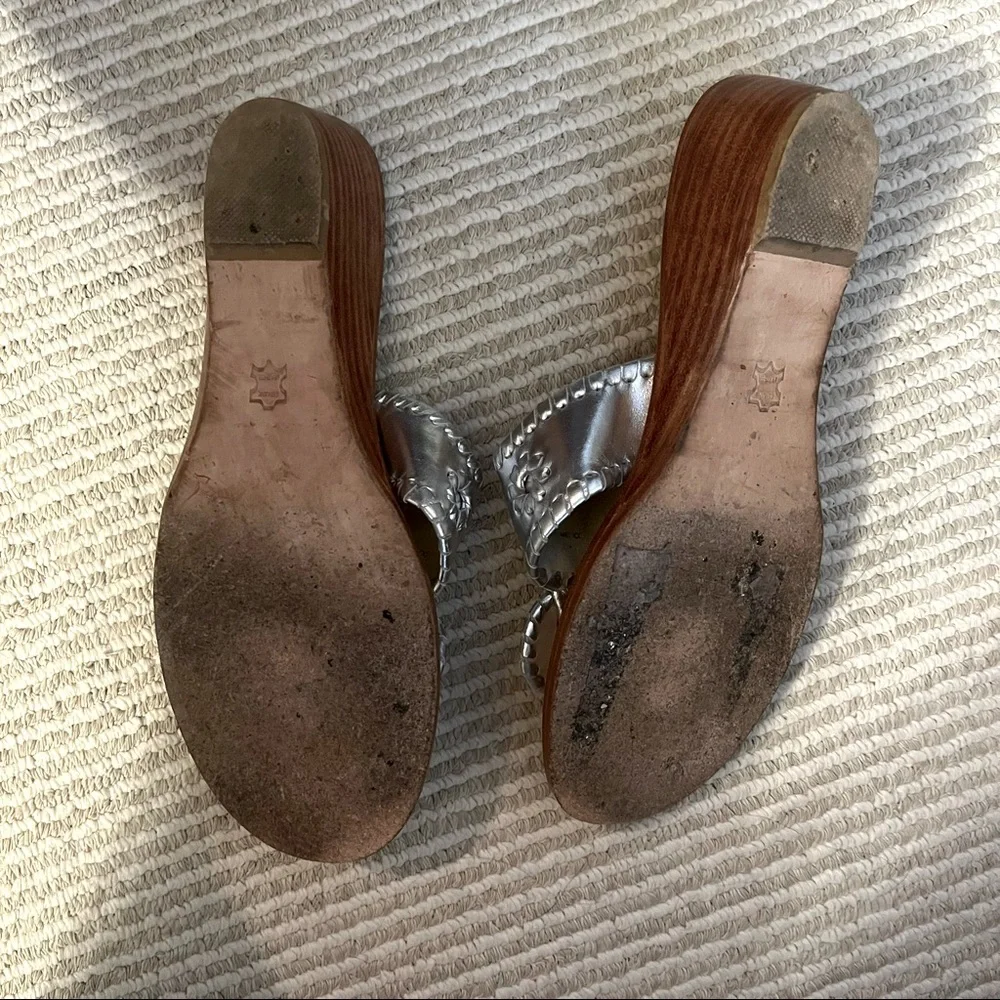Jack Rogers Mid Wedge Thong Sandals in Silver sz 7 - Picture 3 of 3